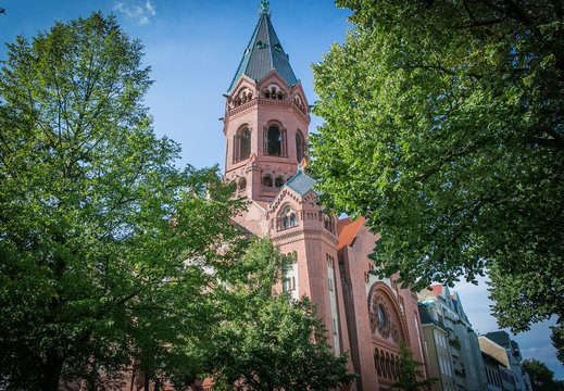 Die Passionskirche ist eine evangelische Kirche aus dem frühen 20. Jahrhundert im Berliner Ortsteil Kreuzberg Nahe Bergmannsfraße.