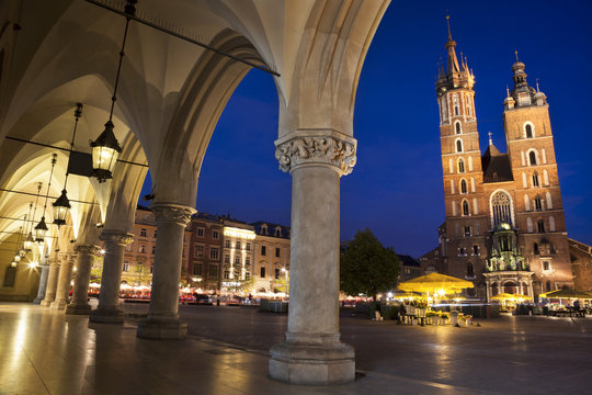 Krakow main square night view