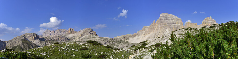 Fototapeta na wymiar Rifugio nelle Dolomiti