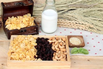 Corn flake with currant dried fruit ,cashew nuts and milk.