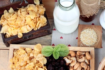 Corn flake with currant dried fruit ,cashew nuts and milk.