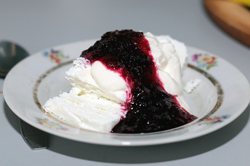 breakfast cottage cheese with jam and tea