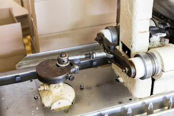 The mechanism of conveyor production of ice cream