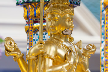 Obraz premium Bomb damage on Thao Maha Phrom, the Brahma statue after terror attack and bomb explosion in Ratchaprasong on August 17, 2015 Bangkok, Thailand Killing 20 people and injuries about more than 80 people.