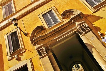 Portal eines Palazzo in Rom
