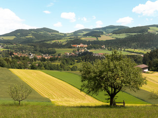 Panoramablick auf das Stift und die Marktgemeinde Vorau, Steiermark