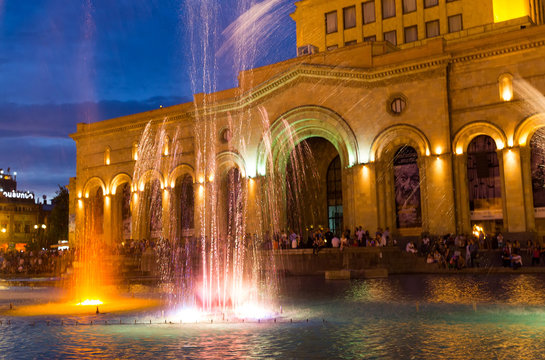 Show singing fountains in the central Republic Square. The city Yerevan has a population of 1 million people