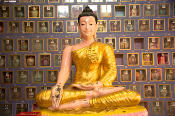 Статуя Будды в Храме Чайямангкаларам
