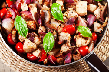 Chicken with onion and cherry tomatos