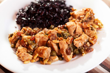 Turkey with capers and wild rice