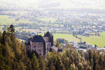 Fototapeta na wymiar Burg Lichtenberg bei Saalfelden