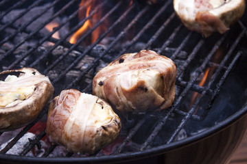 Grilling filled champignons