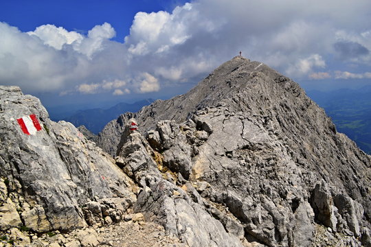 Peaks and rocks scenery in Totes Gebirge (Alps, Austria)