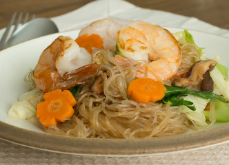 glass noodle stir fly or pad woon sen with shrimp and vegetable. © penny2558