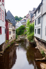 Fototapeta na wymiar malerische Fachwerkhäuser in Monschau, Eifel, Deutschland