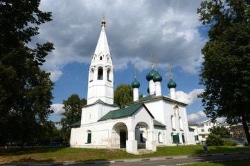 Fototapeta na wymiar Minced Church of St. Nicholas in Yaroslavl. Year of construction - 1695 .