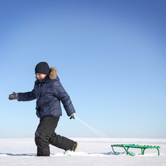Fototapeta na wymiar boy with sled