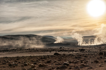 Fumarole all'alba. Altopiano bolviano