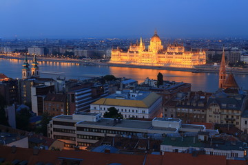 Fototapeta premium View of the historic center of Budapest and the Parliament at sunset, Hungary