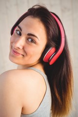 Naklejka premium Pretty hipster listening to music