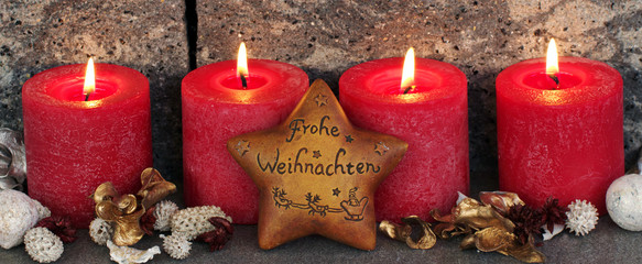 Brennende Adventskerzen