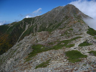 南アルプス 天空の尾根路より北岳を望む