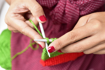 Obraz na płótnie Canvas young woman hand knitting