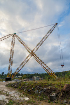 Lifting crane hewn rocks in a quarry