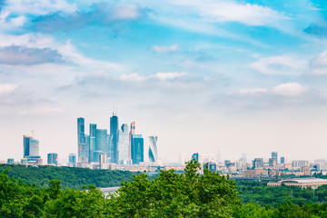 Fototapeta premium Panoramiczny widok na kompleks wieżowców w Moskwie Od Sparro