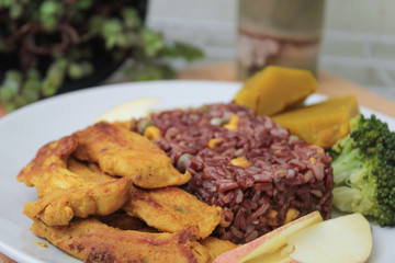 Grilled chicken with turmeric sauce and red rice