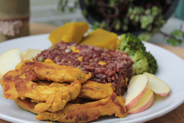 Grilled chicken with turmeric sauce and red rice