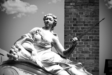 Statue auf dem Dach
