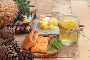 Pineapple juice and fresh pineapple with bread baked with pineap