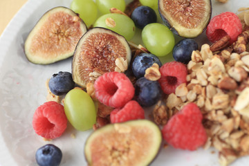 Berries and figs with granola     