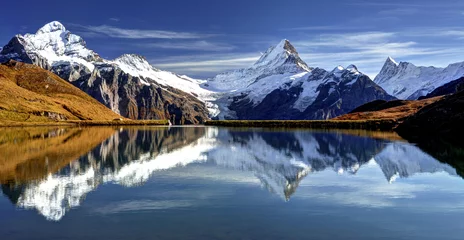 Fotobehang Meer in de Alpen voor een bergpanorama © andreaslehr