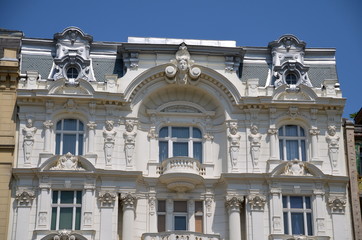 Fototapeta na wymiar Jugendstil facade in Vienna, Austria
