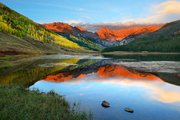 Piney Lake near Vail Colorado at sunset - obrazy, fototapety, plakaty