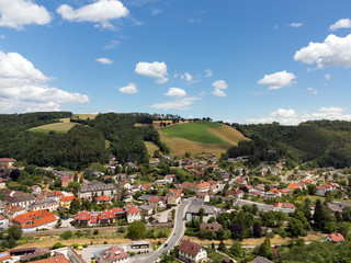Blick auf die Stadtgemeinde Kirchschlag in der Buckligen Welt, Österreich