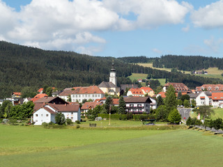 Fototapeta na wymiar Blick auf die oststeirische Gemeinde Wenigzell, Österreich