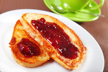 French toast with jam