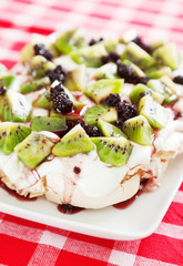 Pavlova with kiwi and berries