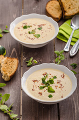 Creamy zucchini soup with chilli and oregano