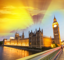 Fototapeta na wymiar Wonderful sunset sky over Westminster. Houses of Parliament at g