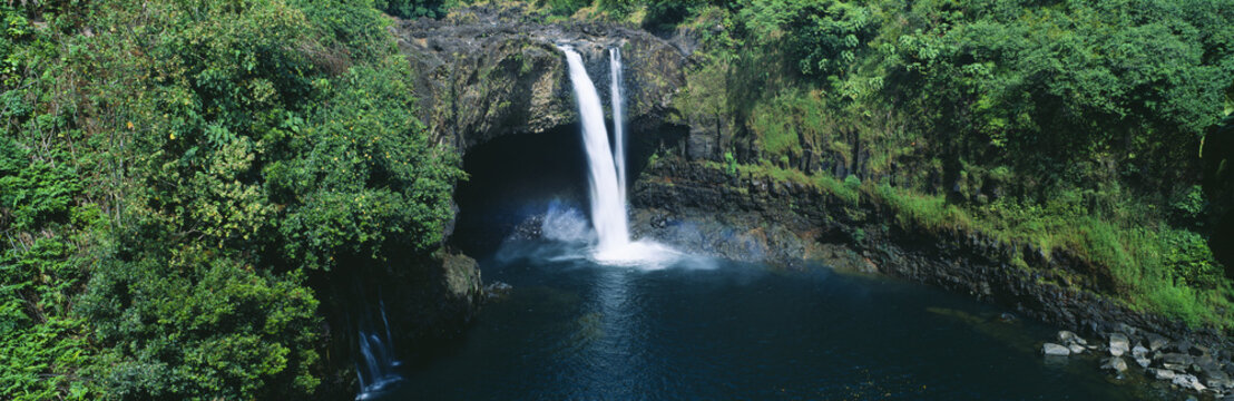 Rainbow Falls in Wailuku River State Park, Hilo, Hawaii © spiritofamerica
