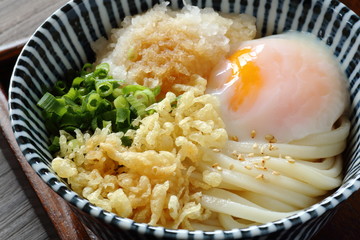 冷やしたぬきうどん