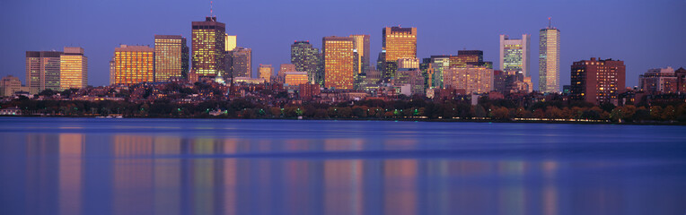 Naklejka premium This is the State Capitol and skyline along the Charles River. It is the view from Harvard Bridge at sunset.