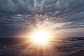 Obraz na płótnie Canvas Mystic sunset over the sea
