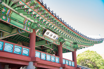 Fototapeta premium Gwandeokjeong, Wyspa Jeju, Korea Wyspa Jeju jest popularnym miejscem turystycznym dla studentów z Chin i Korei.
