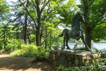 洗足池公園の名馬池月の像