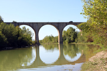 Fototapeta na wymiar pont Russan Sainte-Anastasie Gardon